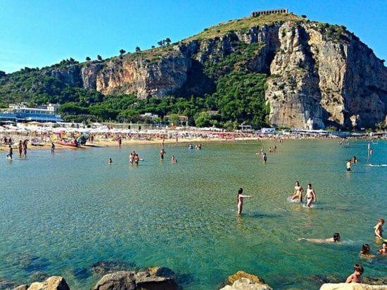 Bed and Breakfast Casa Conte Terracina Esterno foto